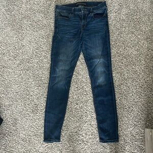 Express Mid Rise Legging. Size 6. Good used condition!